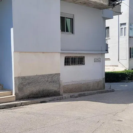 Fred's * Gjirokastra